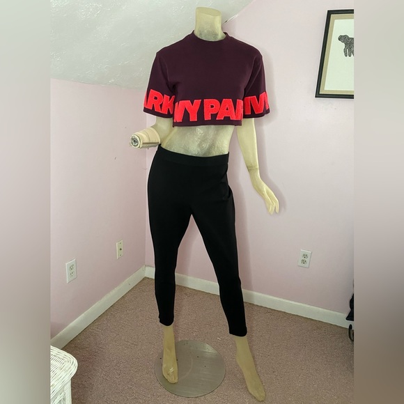 IVY PARK Chenille Logo Boxy Crop Tee - Picture 3 of 15